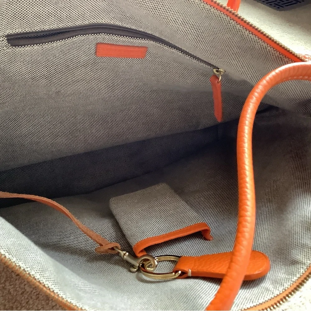 Dooney and Bourke Genuine Leather handbag. Orange - Picture 5 of 10